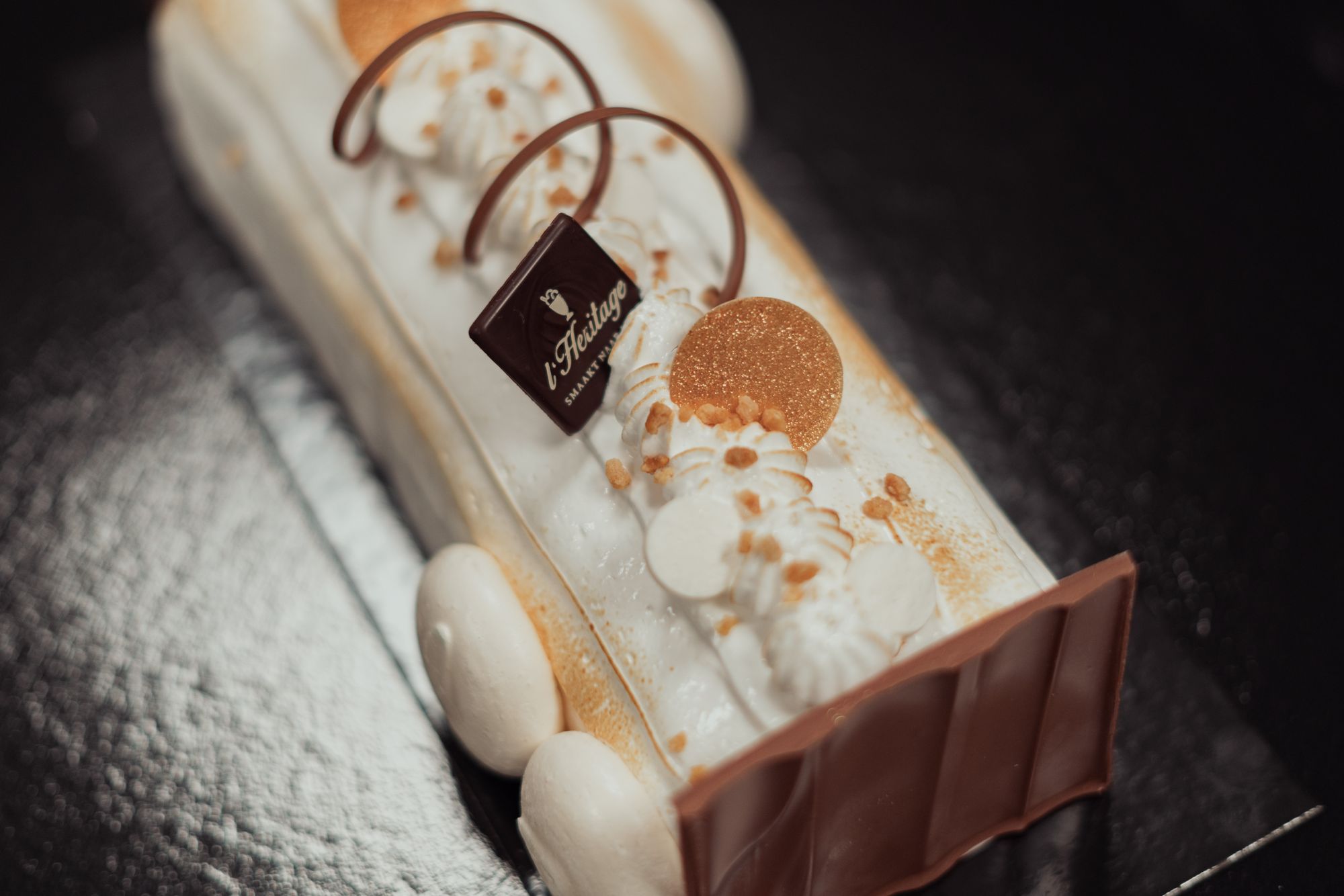 Ambachtelijke ijsbuche van l'Heritage met gebrande meringue